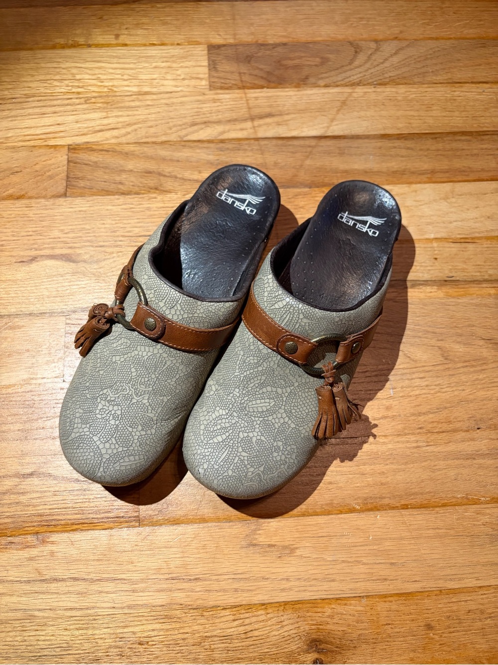 Dansko Lace Shandi Taupe with Brown Leather Tassels Sz 41 (US 10) Clogs